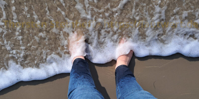 Füße in der Nordsee. Foto: thorsten steinhoff, berlin 2026